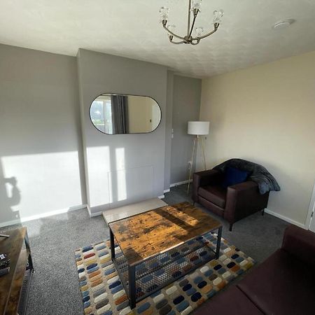Stunning 3 Bedrooms House With Garden And Free Parking Barnsley Bagian luar foto